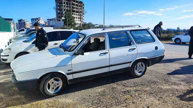 Adana'da otomobile 3 aşamalı soygun! Teybi çaldılar yetmedi tüm arabayı götürdüler...