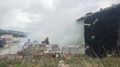 Bandırma'da metruk binada yangın... Soba alev aldı, dumanla boğulma tehlikesi yaşandı!