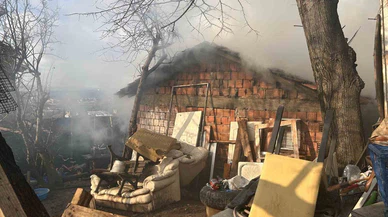Beykoz'da korkutan anlar... Odunlukta çıkan yangın eve sıçradı!