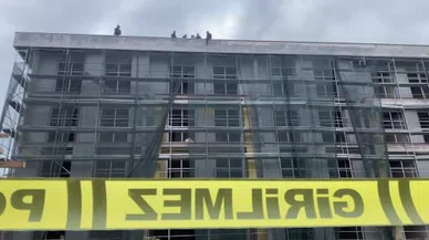 Bolu’da okul inşaatında işçiler parasını alamayınca çatıya çıktı