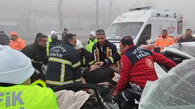 Yoğun sis felakete döndü: Burdur’da 4 araç birbirine girdi!