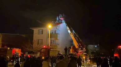 Bursa'da alevler gökyüzünü boyadı: : Bir saat, bir çatı, tonla korku...