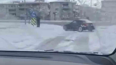 Kar yağışını fırsat bildi… Bursa’da drift yapan sürücü faciaya davetiye çıkardı!