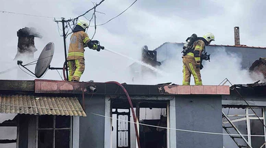 Bursa'da tek katlı ev alevlere teslim oldu: 82 yaşındaki adam hastaneye kaldırıldı!