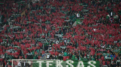 Bursa’da tribünler kırmızı-beyaz oldu: 40 bin Türk bayrağıyla milli gösteri