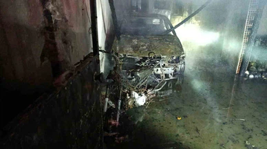 Ahşap ev, saman, araç… Hepsi aynı karede kül oldu!