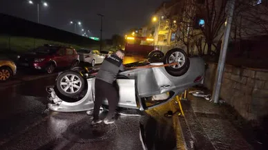 Araç takla attı, direk devrildi: Çekmeköy'de feci kaza!