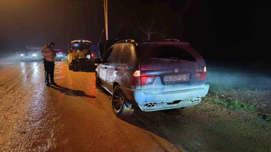 Polis 'Dur' dedi, o gaza bastı... 5 KM kaçan alkollü sürücünün sonunu patlayan lastik getirdi!