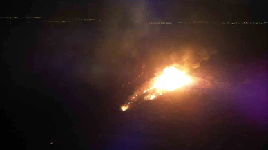 Eber Gölü’nde cehennemi andıran anlar... Alevler gökyüzüne ulaştı!