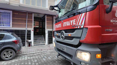 Esenyurt’ta sinir krizi sokağa taştı, otomobilin kaputunda dua etti! O psikolojik çöküş anbean kamerada...