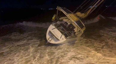 Muğla’da fırtına kıyıya vurdu... Yelkenli tekneler sürüklendi, faciadan dönüldü!