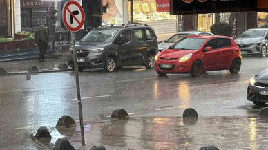 Fırtına İstanbul'u felç etti... Trafik durdu, vatandaşlar sığınacak yer aradı!