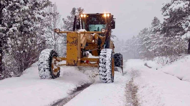 Köyler karla izole oldu… Giresun’da beyaz kabus hayatı durma noktasına getirdi!