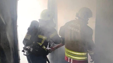 Hatay’da depremzedelerin umut evi yandı: Ailenin konteyneri küle döndü!