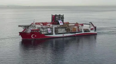 Yıldırım sondaj gemisi İstanbul Boğazı’nda... Karadeniz’deki görevine hazırlanıyor!