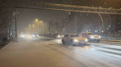 İstanbul yeni yıla kar yağışı ile girdi