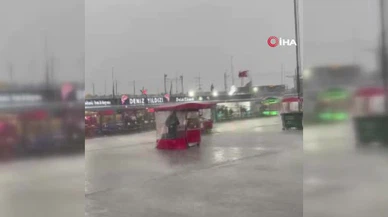 İstanbul’da lodos dehşeti... Çatılar uçtu, tezgahlar devrildi, sokaklar karıştı!