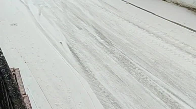 Denizli'de yollar kayak pisti oldu: Kamyonet kendi kendine indi