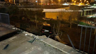 Karaman’da gece uçuşu pahalıya patladı: 3 metre havalanan cip kafeye iniş yaptı!