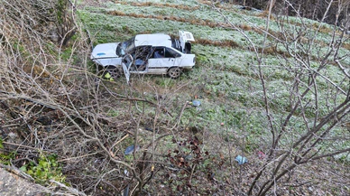 Kontrolden çıkan otomobil şarampole uçtu: 3 yaralı