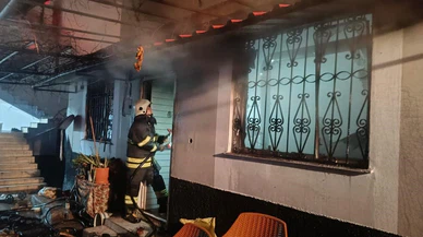 Kumlu’da mahalle ayakta, yürekler ağızda... O evde alevlerin dili sessizdi ama korku büyüktü!