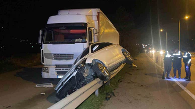 Bir anlık hata, 15 metrelik ölüm yolculuğu... Bariyerlerde asılı kalan hayatlar pamuk ipliğine bağlandı!