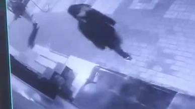 Bu neyin rahatlığı dedirten vandalizm: Araç camları ve aynalar kırıp, gittiler!