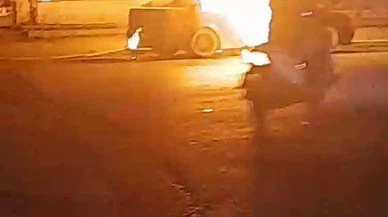 Öfke kontağı çevirdi, otomobil alev topuna döndü! Arabasını kendi yaktı iddiası...