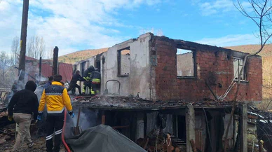 Bir ev, iki kayıp: Samsun'da anne ve kızı yangında can verdi!