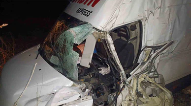 Afyon'da kaygan yol yine can yaktı: Yağmurdan kaçarken felakete yakalandılar!