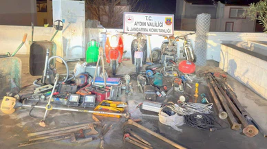 Sel bastı, o hırsızlığa koştu... Kuşadası’nda yağmur yetmedi, bir de hırsız vurdu!