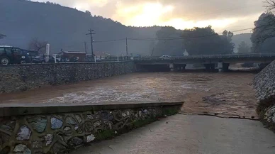 Muğla’da sel felaketi... Ula’da taşan dere hayatı felç etti!