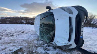 Lastik patladı, minibüs takla attı: Adıyaman'da minibüs şarampole devrildi!