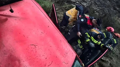 Denizli'de yağış felakete dönüştü: Otomobil 30 metrelik uçuruma yuvarlandı!