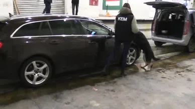 Egzozdan stepneye… Kapıkule'de araçlardan kilo kilo esrar çıktı!