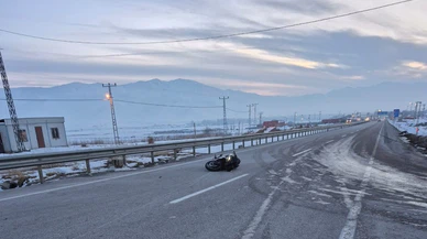 Van’da kaza değil adeta facia... Otomobil motosikleti biçti!