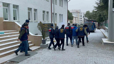 Söğüt'te 72 yaşındaki kadına büyük tuzak: 'Cinayete karıştın' yalanıyla altınları aldılar!