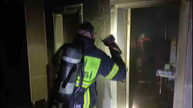 Yalnız adamın alevlerle sınavı... Isıtıcı koltuğa devrildi, ev cehenneme döndü!