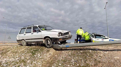 Adıyaman’da saniyelik dikkatsizlik, büyük felaket... Kontrolden çıktı, direk engel oldu!