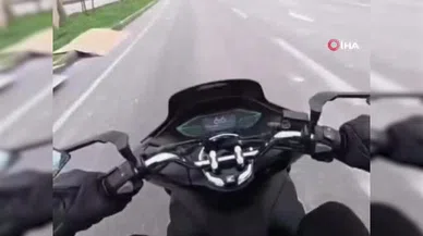 Seyir halindeki kamyonetten korku yağdı! Alçıpanların yol saçıldığı anlar kamerada...