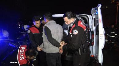 Öfke krizi sokağı yaktı! Sevgilisinin arabasını ateşe verdi