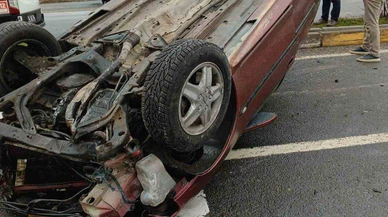 Refüjde ölüm dansı... Otomobil ışık direğine çarptı, hayat tersine döndü!