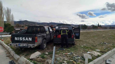 Pikap ile otomobil kafa kafaya... Burdur yolu kana bulandı!