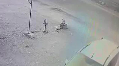 Diyarbakır yolunda ölüm virajı... Dönüş yapan kamyonet, hayat durdurdu!