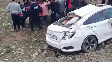 Diyarbakır'da korkutan savruluş... Araç yoldan çıktı, kaza kaçınılmaz oldu!