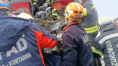 Erzurum’da tır kaydı, otobüs biçti! Kar ve sis ölümle burun buruna getirdi