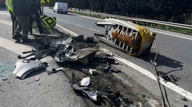Savruldu, yan yattı, trafik durdu... Esenler’de kontrolden çıkan cip refüje çakıldı!