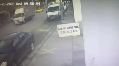 Kağıthane'de kontrolden çıkan otomobil ortalığı biçti! Zincirleme dehşetin görüntüleri ortaya çıktı...