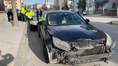 Karaman’da kavşak terörü! Cip duvara, bir can hastaneye...