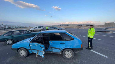 Karaman’da trafik affetmedi... Demirler çarpıştı, hayatlar sarsıldı!